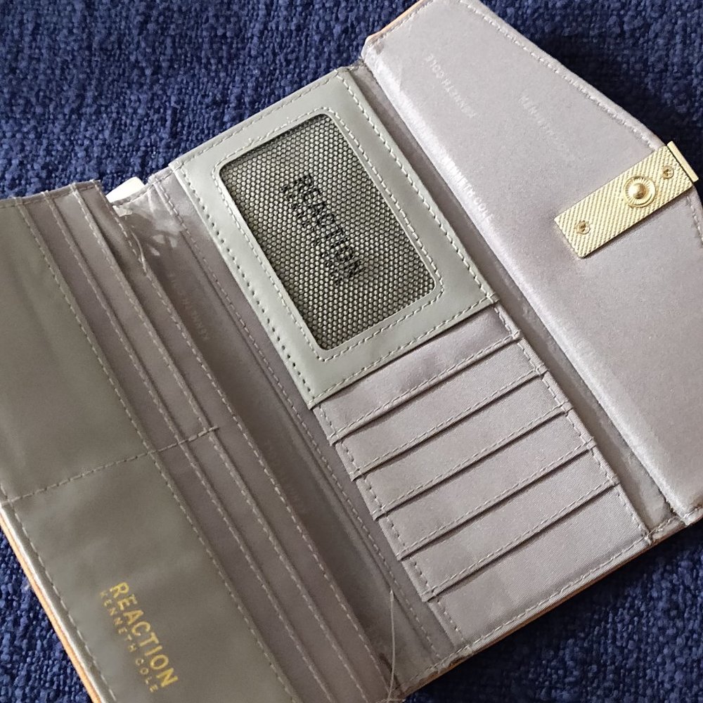 Kenneth Cole Reaction Wallet - Picture 4 of 6